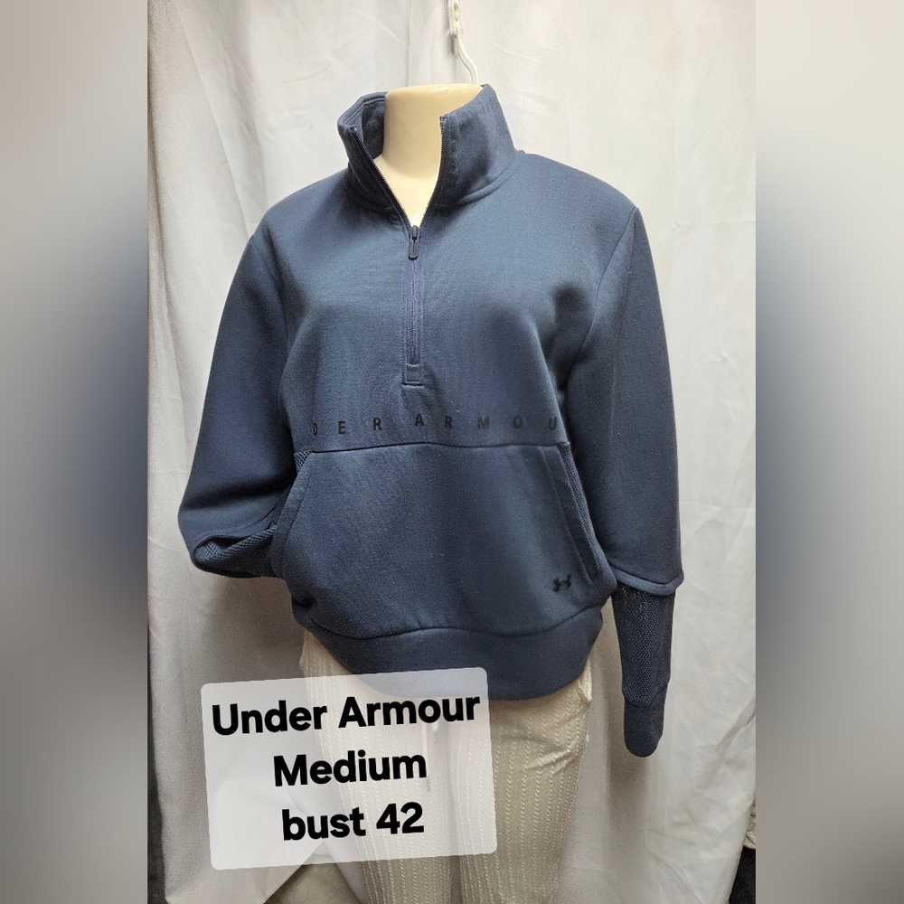 Womens Medium Under Armour Navy Half-Zip Pullover